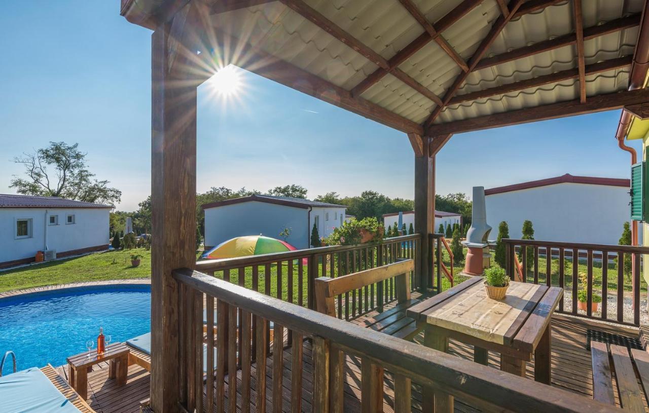 Holiday Park Village Jelovci Kringa Екстер'єр фото