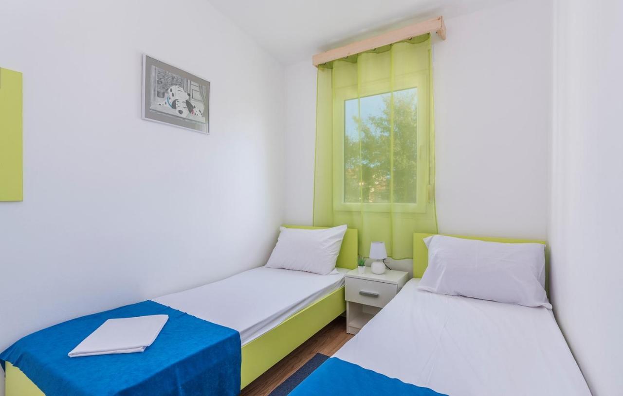 Holiday Park Village Jelovci Kringa Екстер'єр фото