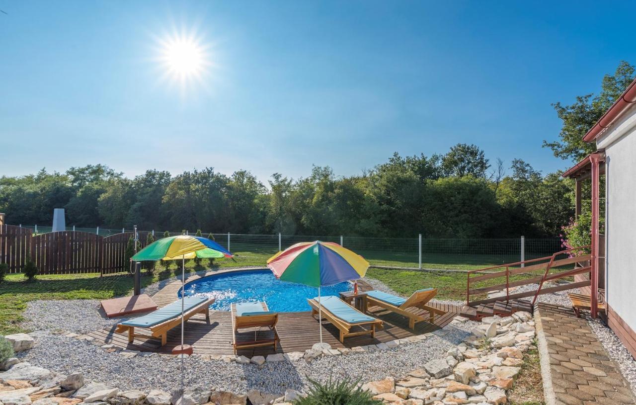 Holiday Park Village Jelovci Kringa Екстер'єр фото