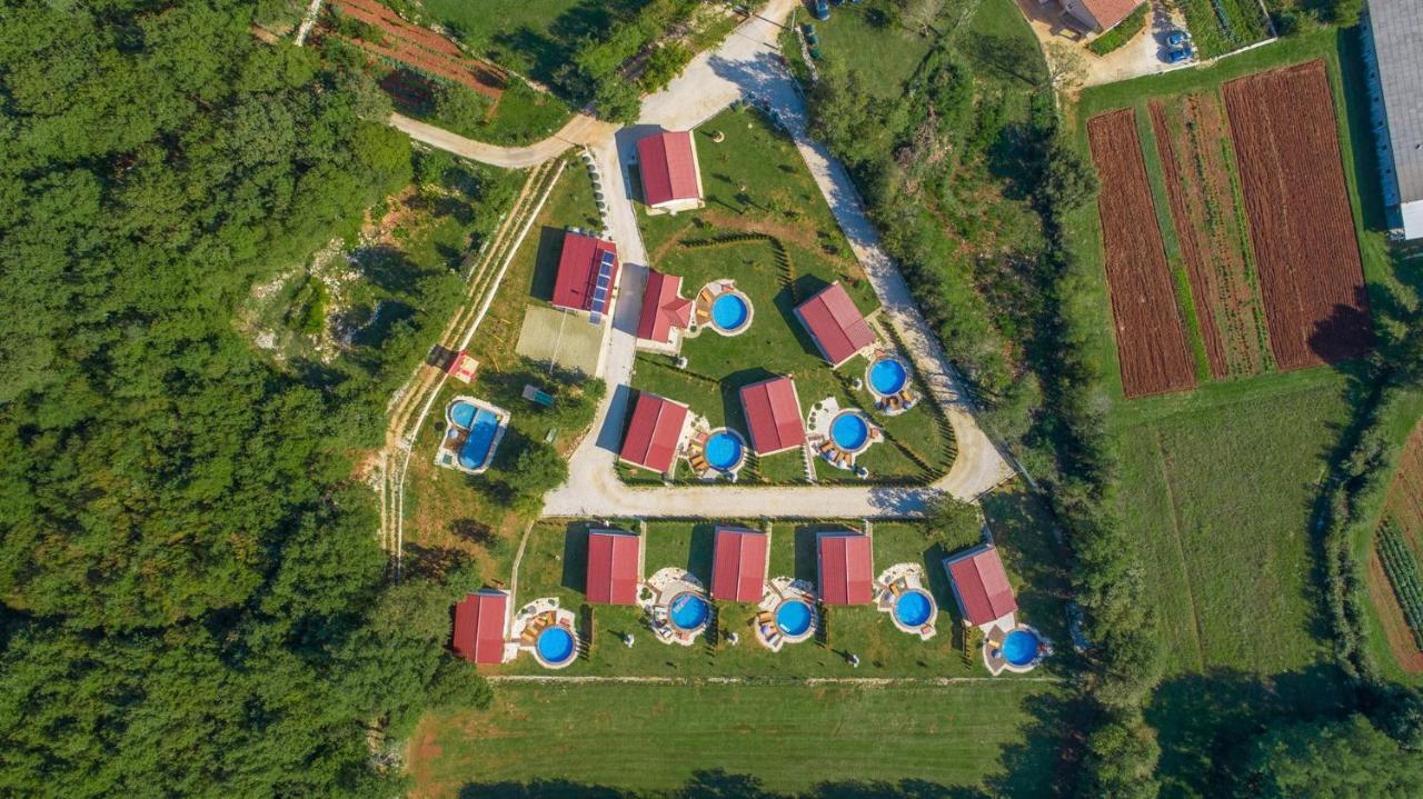 Holiday Park Village Jelovci Kringa Екстер'єр фото